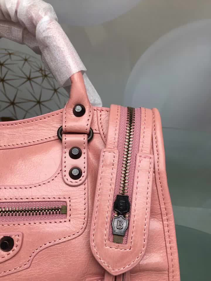 BALENCIAG巴黎世家 經典款 義大利進口原版油蠟頭層牛皮 古銅釘黑色 時尚百搭 手提肩背斜挎包  BL1311